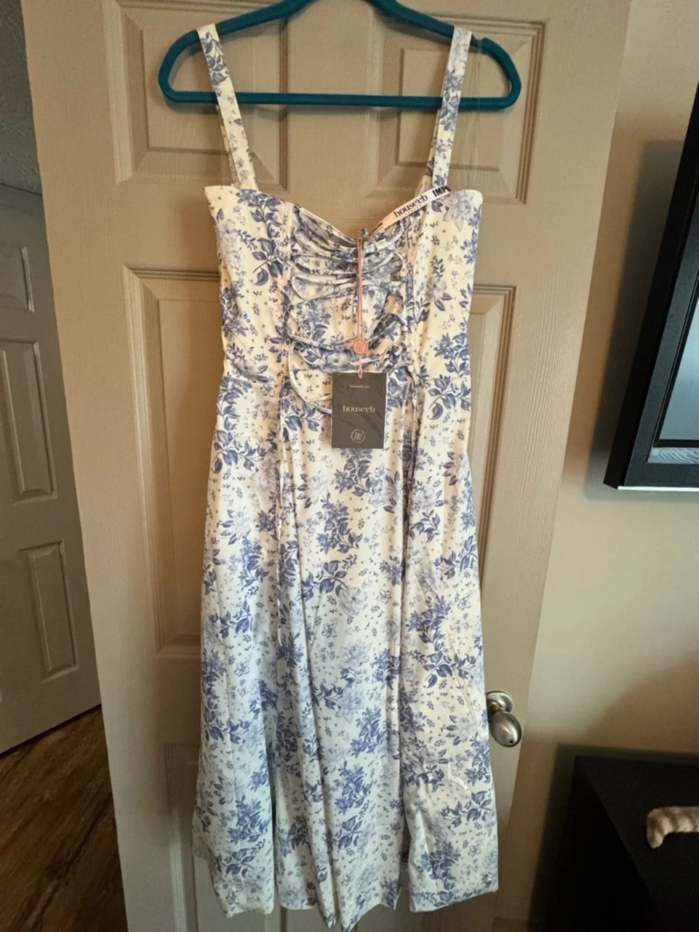 House of CB Carmen Dress with Blue Floral Print - Picture 2 of 3